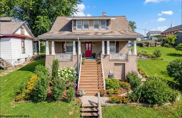 139 W Knotts Avenue, Grafton, WV 26354