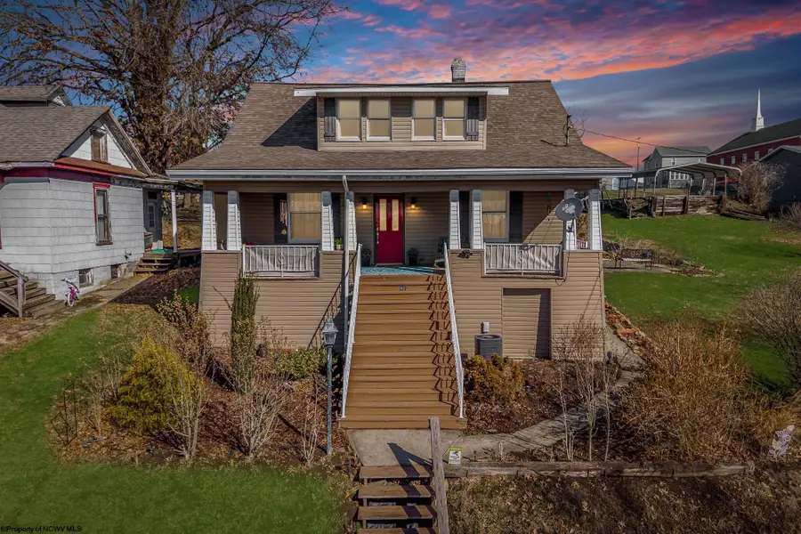 139 W Knotts Avenue, Grafton, WV 26354 - #2