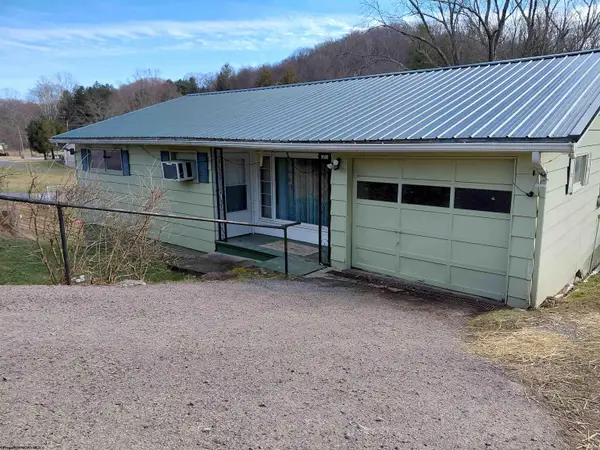 32 Circle Drive, Mount Clare, WV 26408