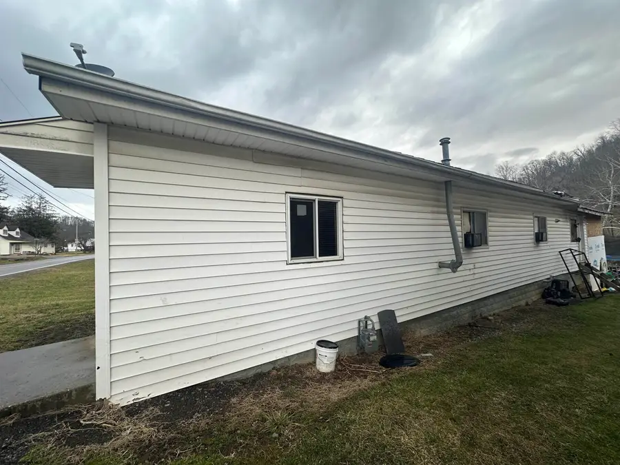 1208 N River Avenue, Weston, WV 26452 - #2