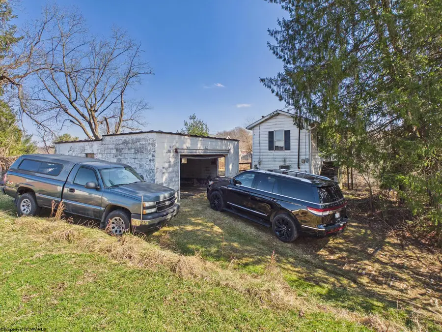 202 Hampton Road, Fairmont, WV 26554 - #3