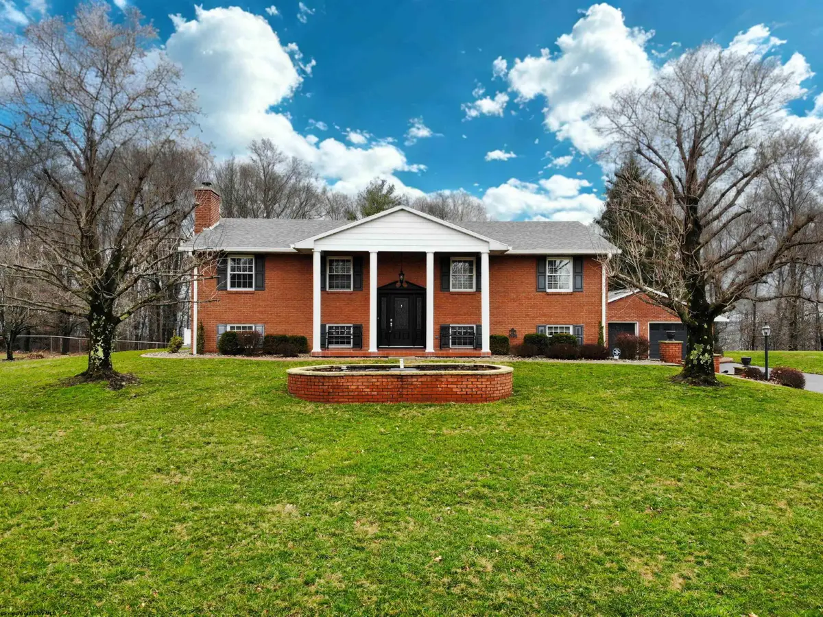 4554 Beverly Pike, Grafton, WV 26354 - #1