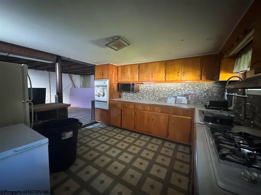 120 Jackson Street, Weston, WV 26452 - #3