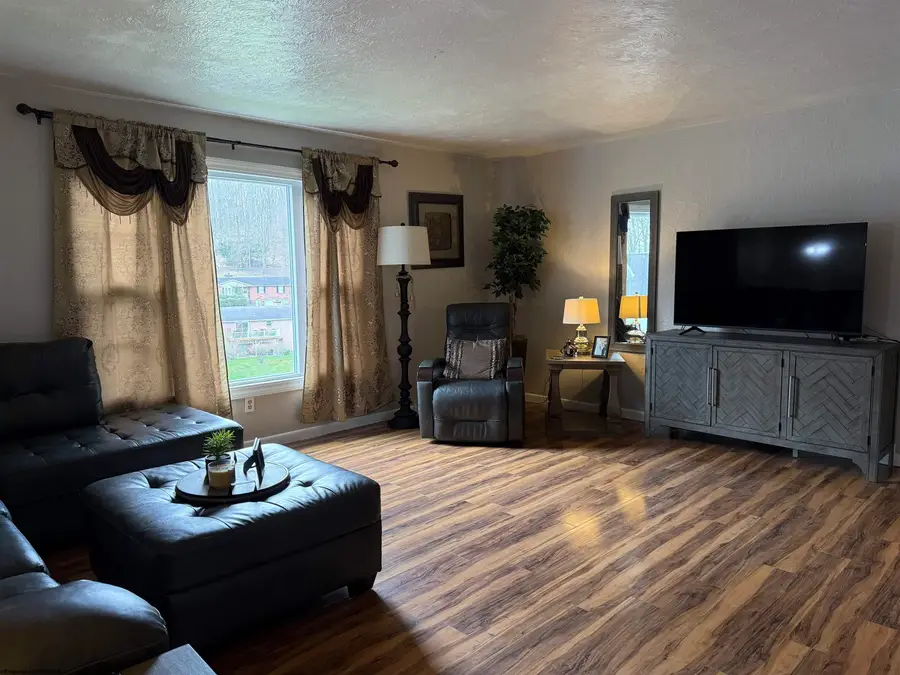 34 Hollen Circle, Fairmont, WV 26554 - #3