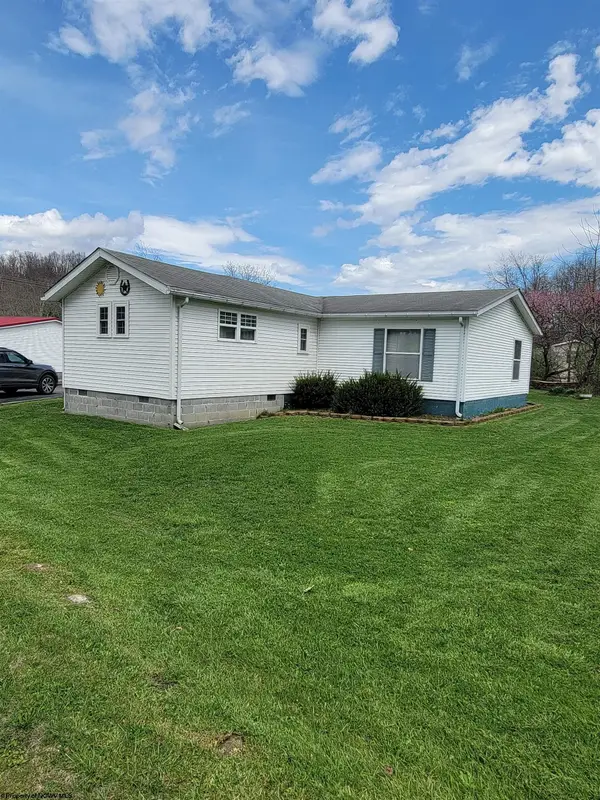 42 Gate Lane, Elkins, WV 26241
