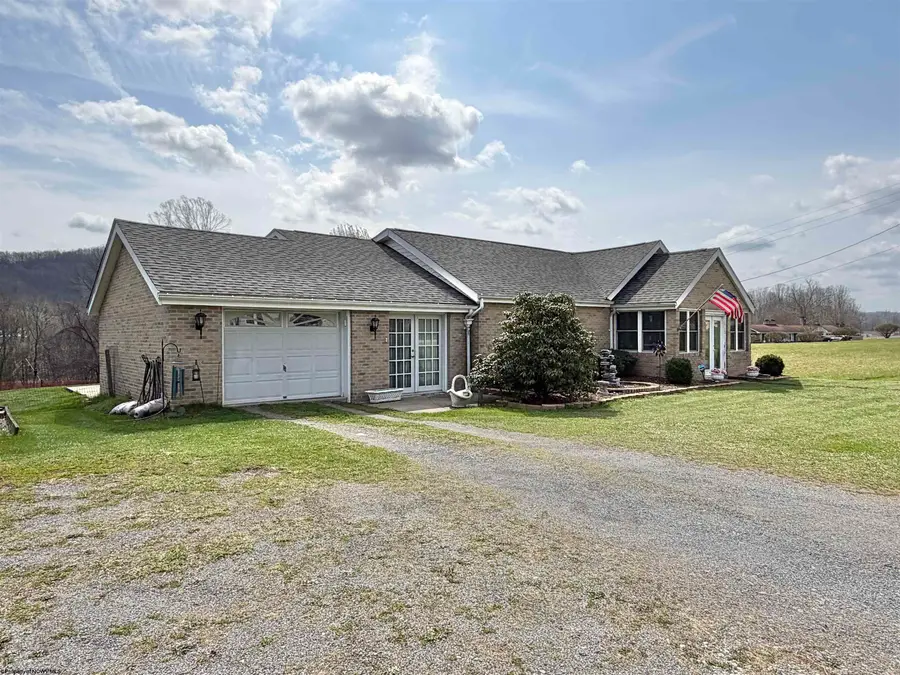 2654 Hood Avenue, Shinnston, WV 26431 - #2