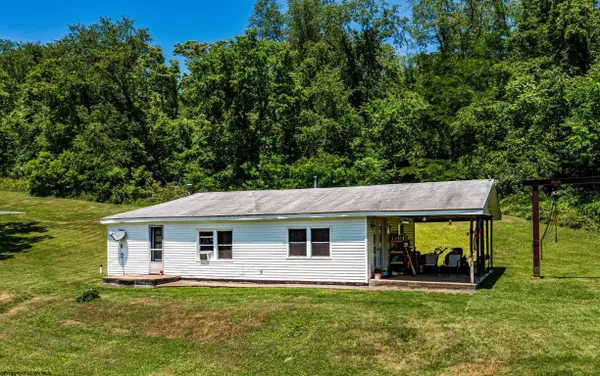 200 Rosedale Hill Road, Maidsville, WV 26541