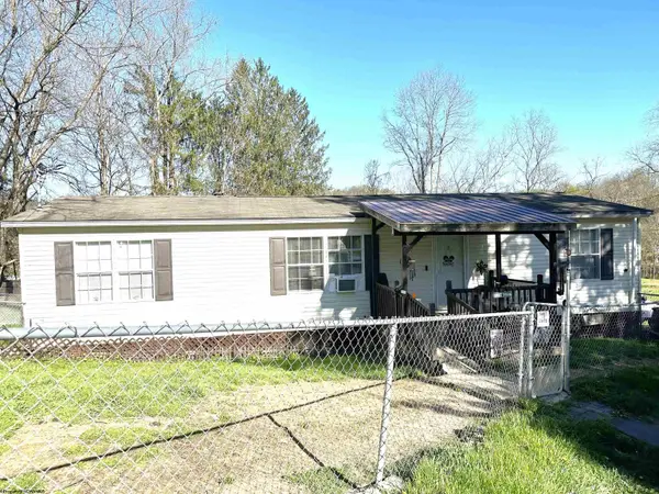 98 Mount Street, Mount Clare, WV 26408