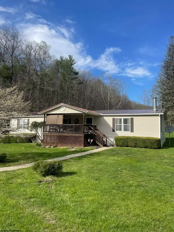 1622 Servia Elmira Road, Duck, WV 25063