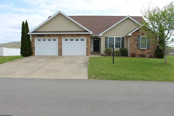 224 Meadow Ponds Lane, Maidsville, WV 26541