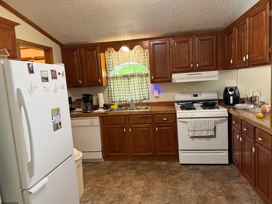 189 Main Street, Gypsy, WV 26361 - #2