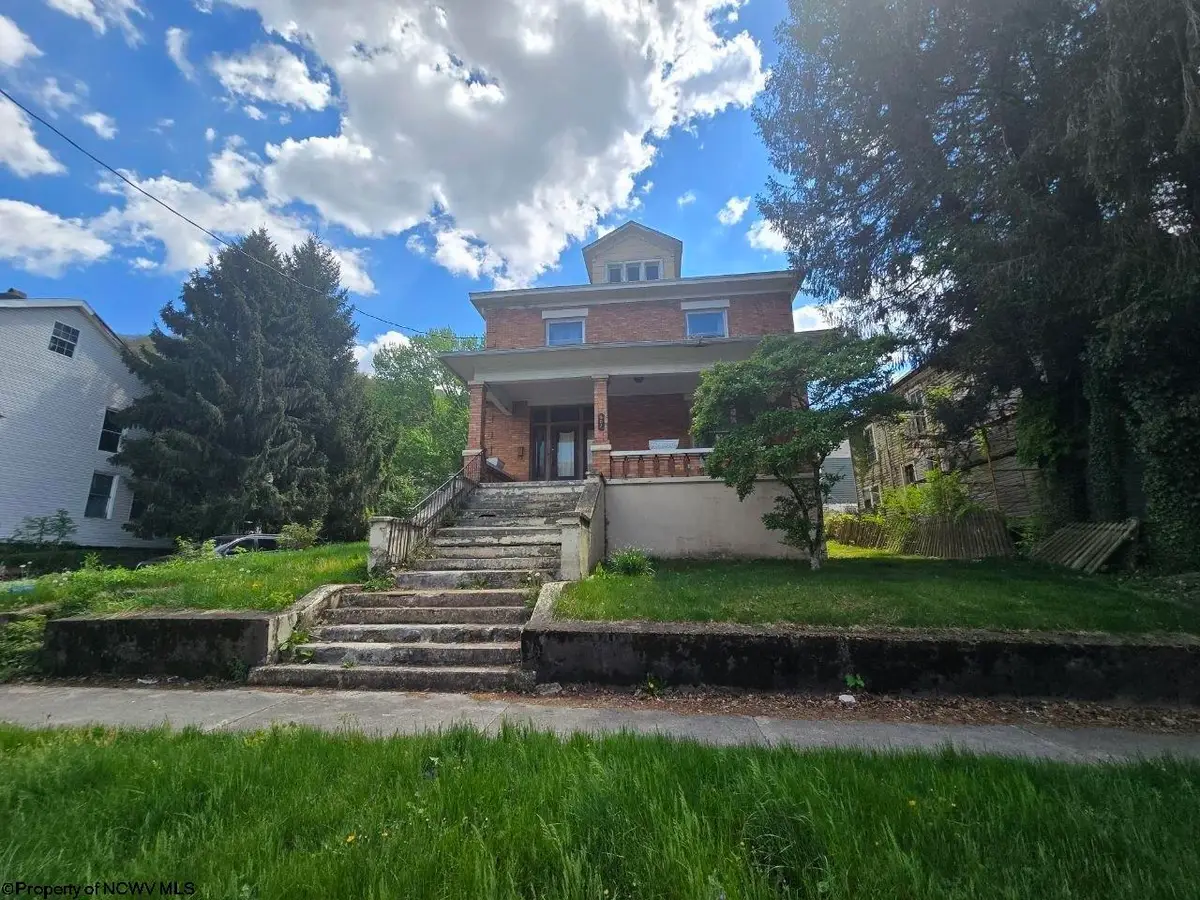 602 Temple Street, Hinton, WV 25951 - #1