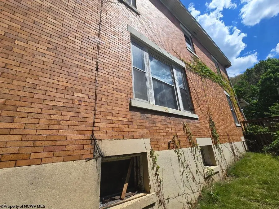 602 Temple Street, Hinton, WV 25951 - #2