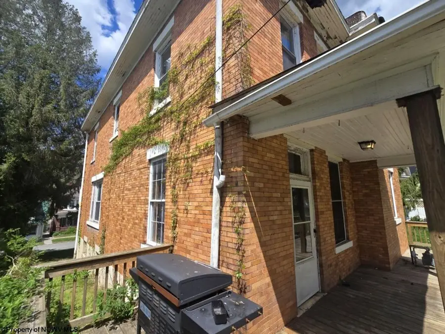 602 Temple Street, Hinton, WV 25951 - #3