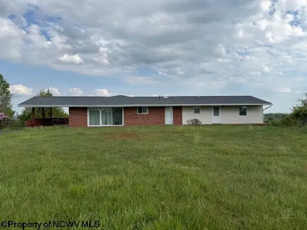 15 Pine Ridge Lane, Fairmont, WV 26554