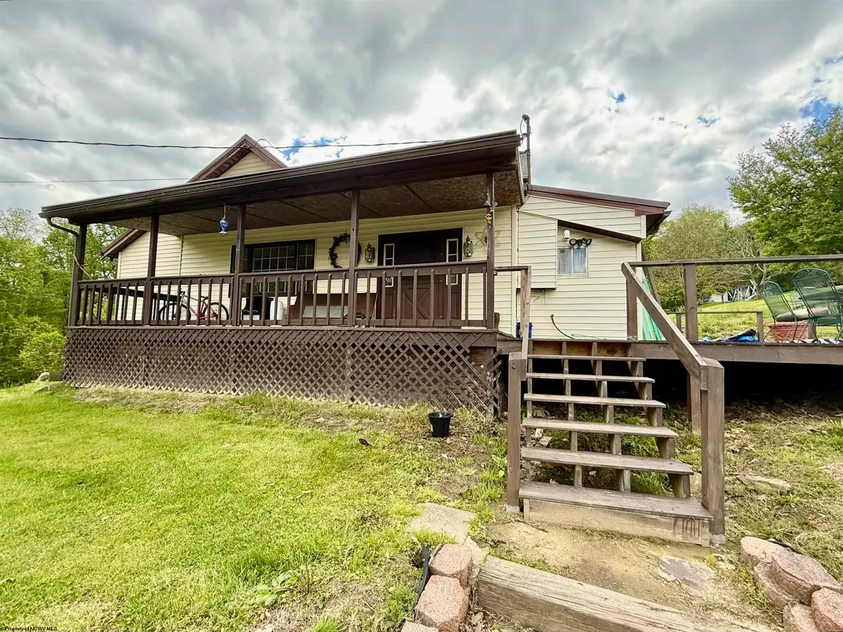 669 W Hill Road, Grafton, WV 26354 - #1