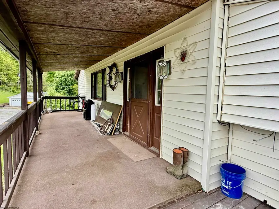 669 W Hill Road, Grafton, WV 26354 - #3