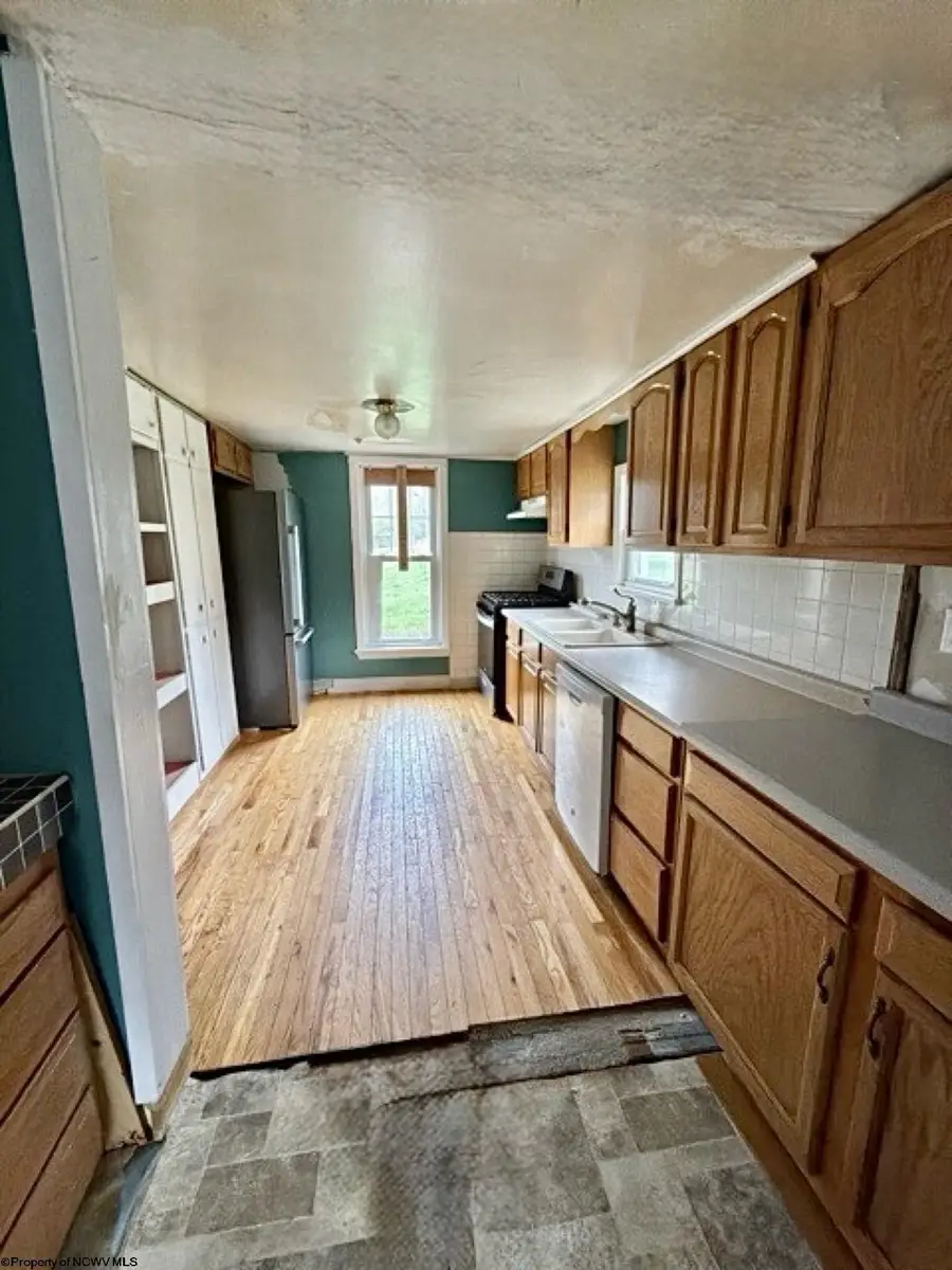 301 Hampton Road, Fairmont, WV 26554 - #3