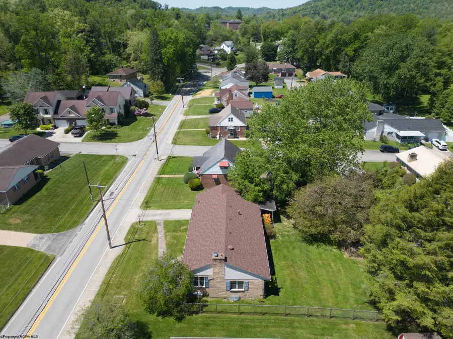 928 East Avenue, Shinnston, WV 26431 - #3