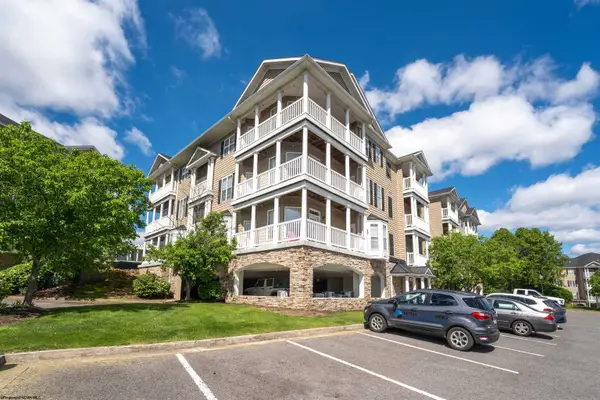 2524 Suncrest Village, Morgantown, WV 26505