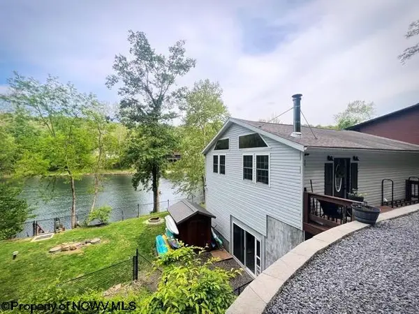 378 White Island Road, Fairmont, WV 26554