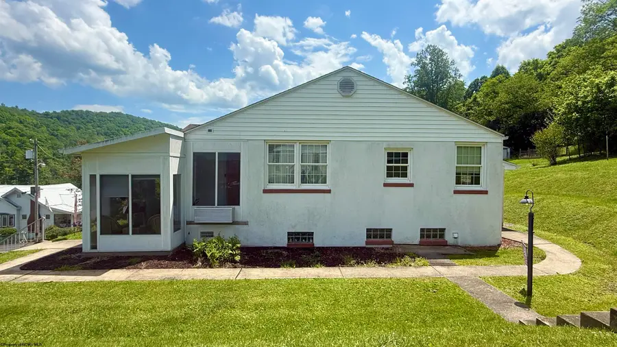 660 UPPER BEECH Street, Grafton, WV 26354 - #2