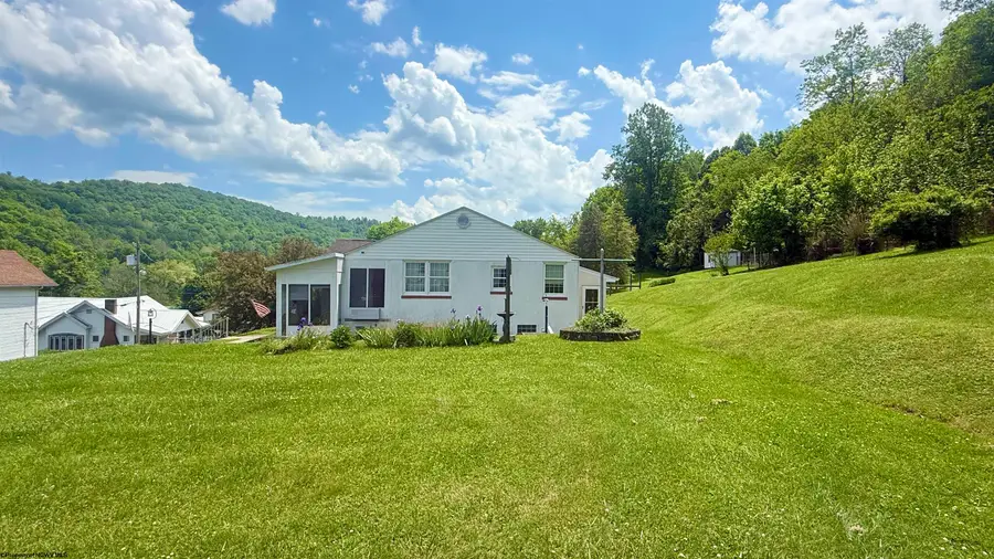660 UPPER BEECH Street, Grafton, WV 26354 - #3