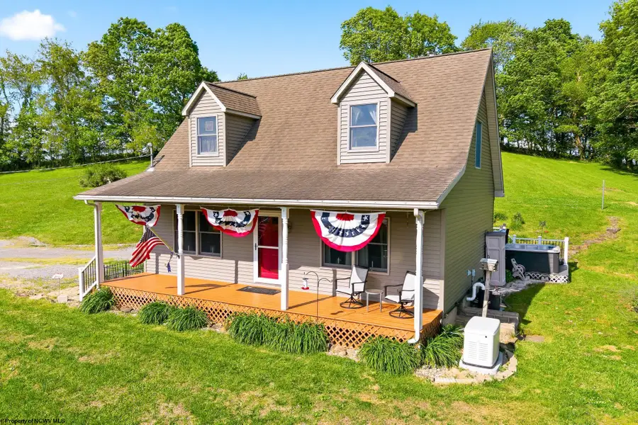 718 TRAP SPRINGS Road, Grafton, WV 26354 - #3