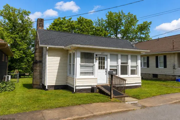 227 Maple Avenue, Bridgeport, WV 26330