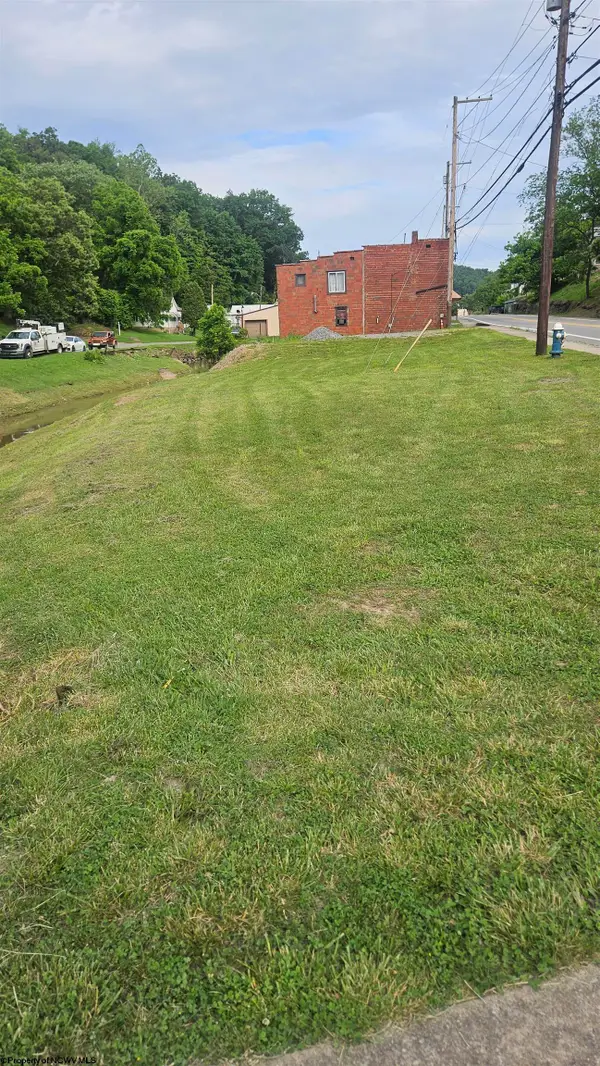 00 2nd Street, Weston, WV 26452