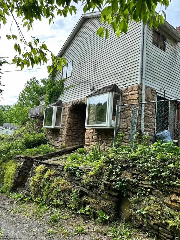208 Mason Dixon Highway, Maidsville, WV 26541
