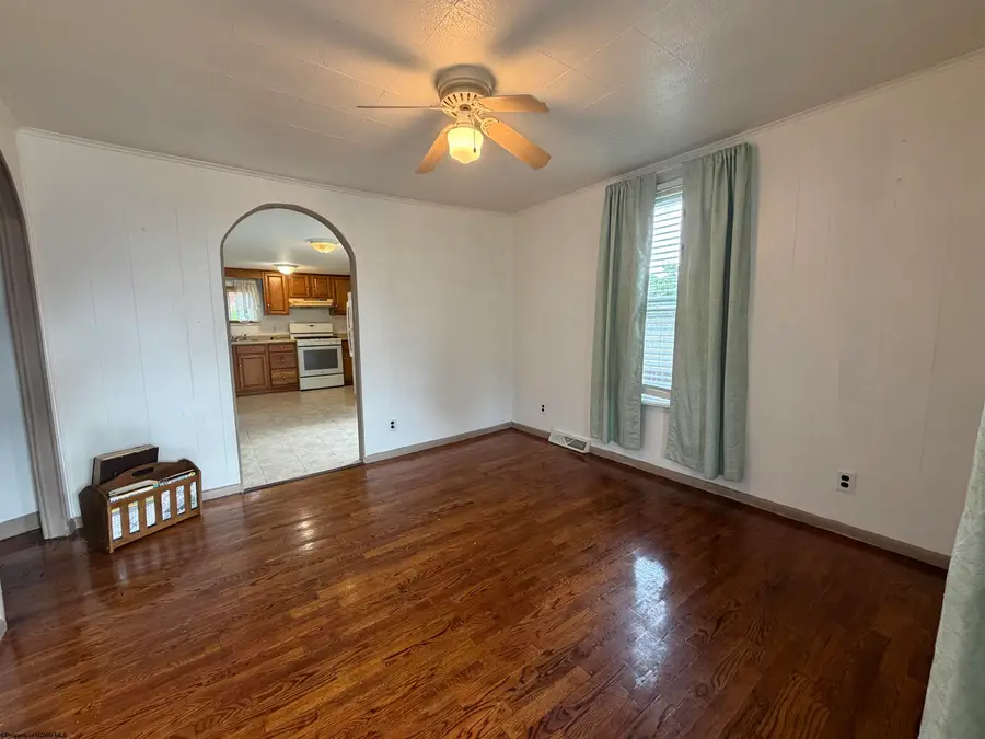 511 Pennsylvania Avenue, Nutter Fort, WV 26301 - #3