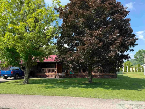 26 Macintosh Loop, Elkins, WV 26241