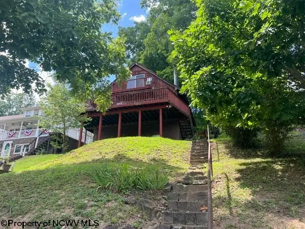 564 Maple Lake Road, Bridgeport, WV 26330