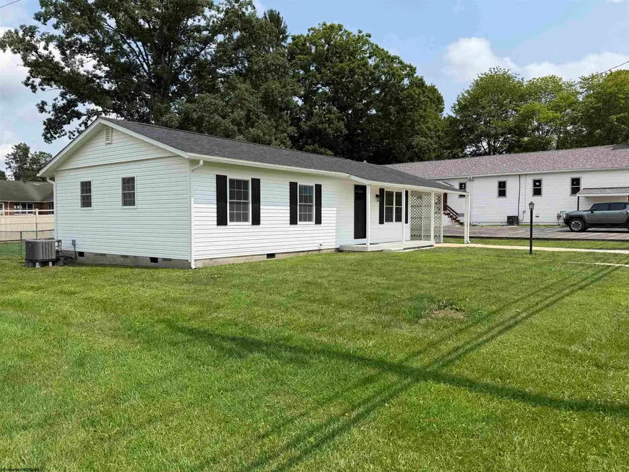 706 W Central Street, Elkins, WV 26241 - #3