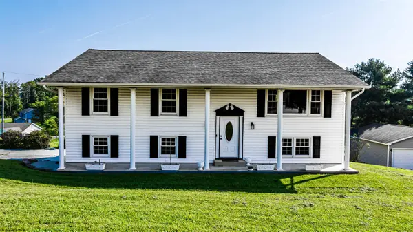 16 Deerfield Avenue, Grafton, WV 26354