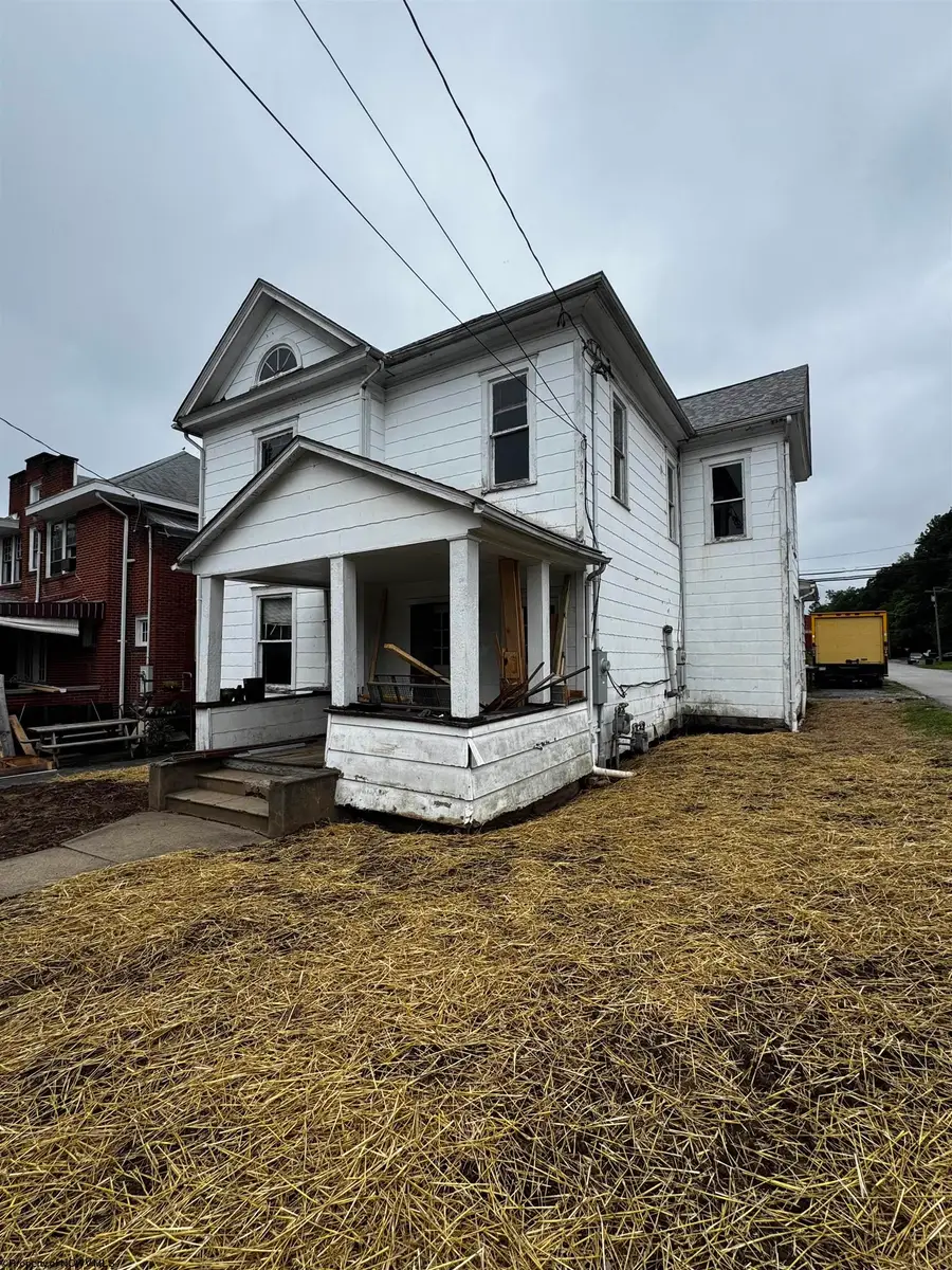 519 Center Avenue, Weston, WV 26452 - #2