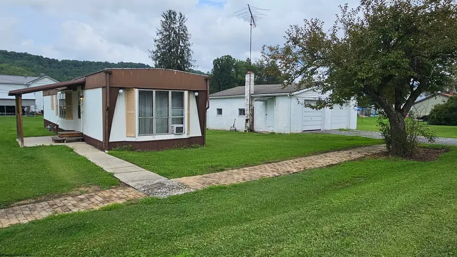 300 Johnson Bradshaw Street, Belington, WV 26250 - #2