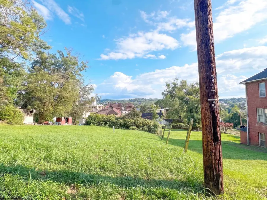 215 Hamilton Street, Fairmont, WV 26554 - #3