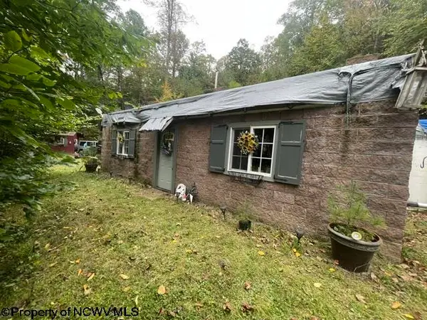 186 Joe Gibson Road, Newburg, WV 26410-8922