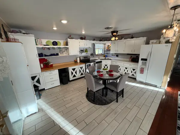 1133 Village Way, Fairmont, WV 26554