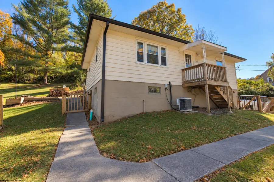 595 Owens Avenue, Fairmont, WV 26554 - #2