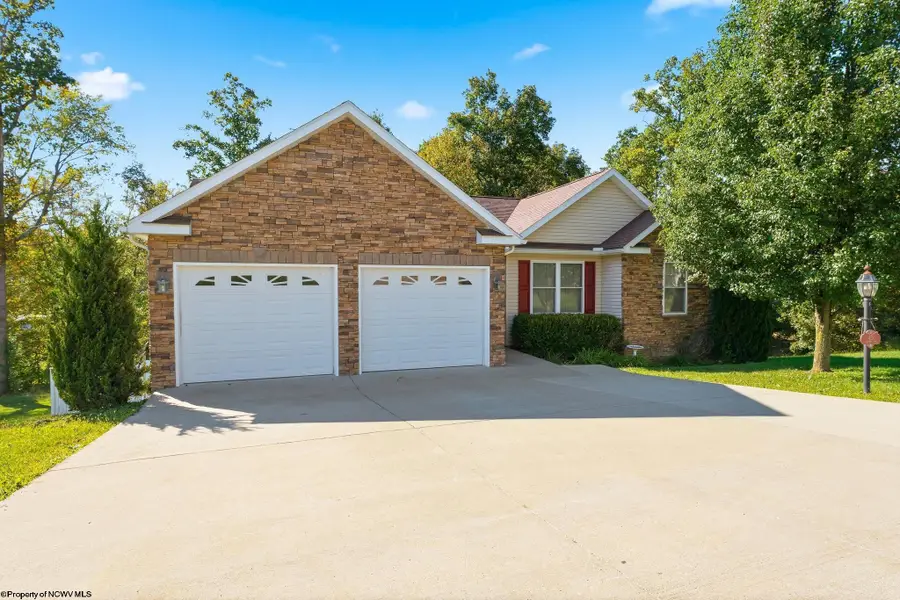 425 Oakmont Court, Maidsville, WV 26541 - #2